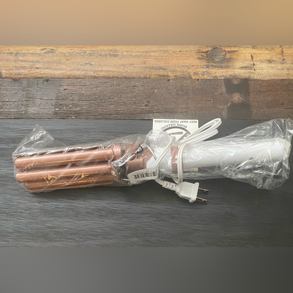 CONAIR White/Copper 3-Barrel Wavy/Curling Iron. NWOB. Never used. 1-inch.